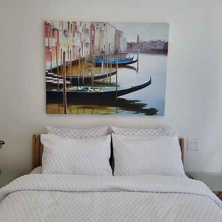 Your Perfect Escape - Modern Landmark Condo In Downtown Calgary - Free Parking- Premium Location Extérieur photo