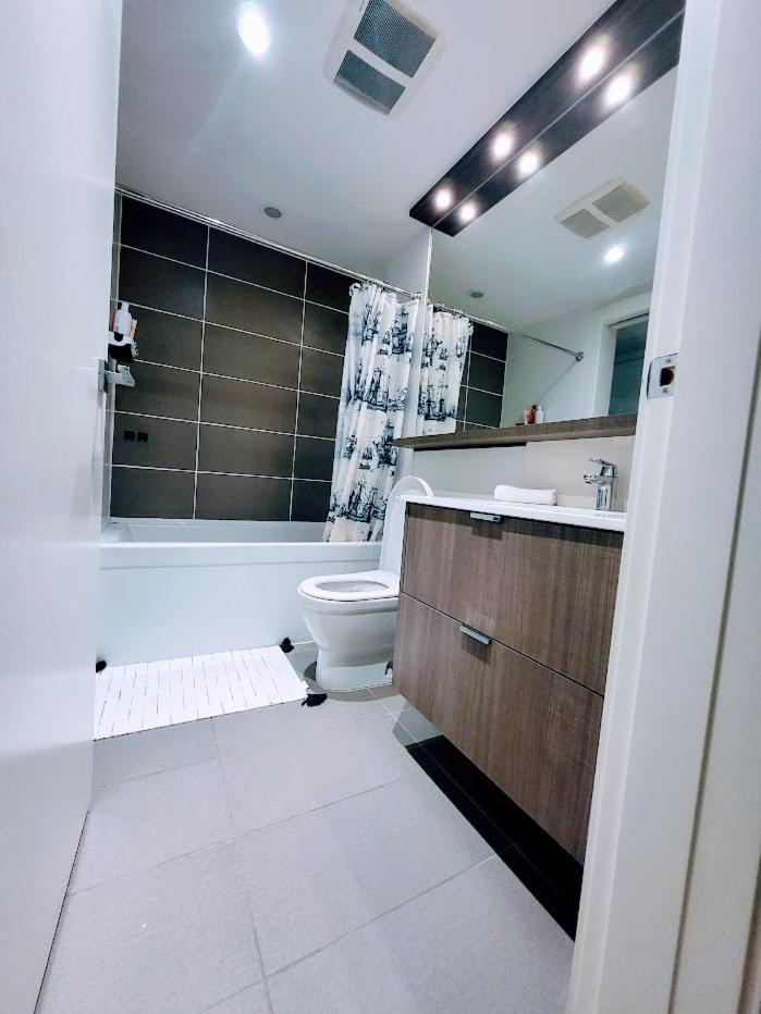 Your Perfect Escape - Modern Landmark Condo In Downtown Calgary - Free Parking- Premium Location Extérieur photo