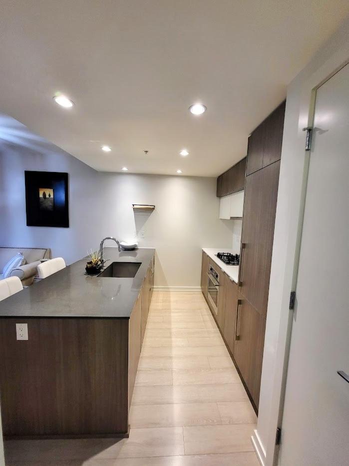 Your Perfect Escape - Modern Landmark Condo In Downtown Calgary - Free Parking- Premium Location Extérieur photo
