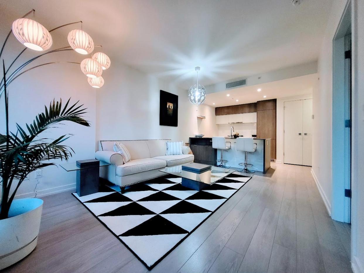 Your Perfect Escape - Modern Landmark Condo In Downtown Calgary - Free Parking- Premium Location Extérieur photo