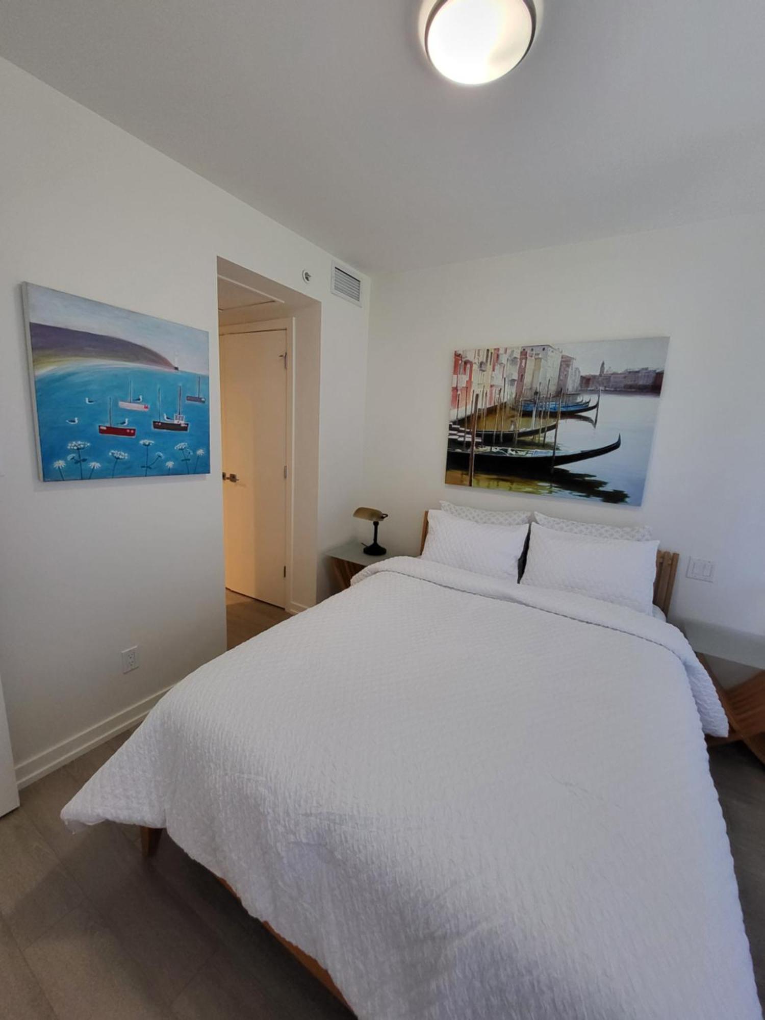 Your Perfect Escape - Modern Landmark Condo In Downtown Calgary - Free Parking- Premium Location Extérieur photo